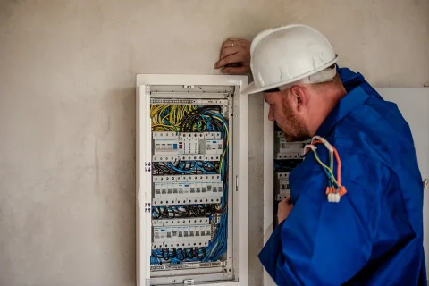 fisa postului electrician